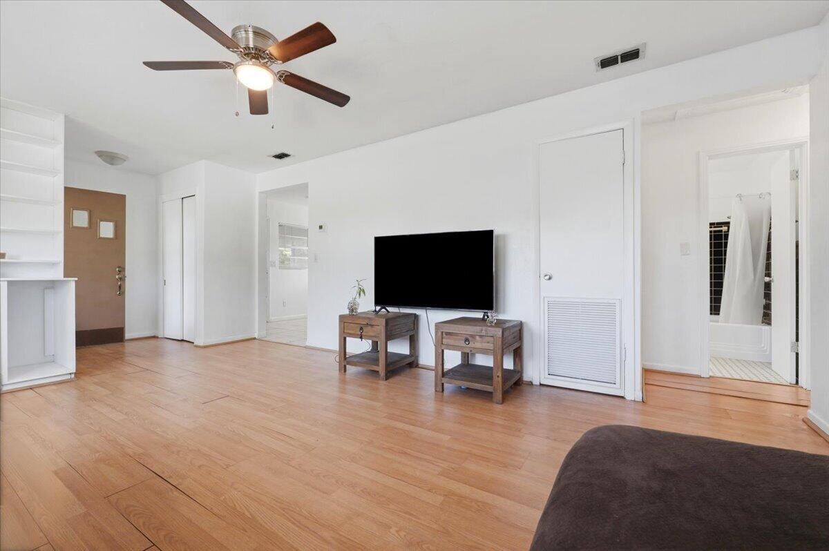 1408 New Jersey Road Lakeland, FL 33803 - Photo 23 of 58 23-Living Area