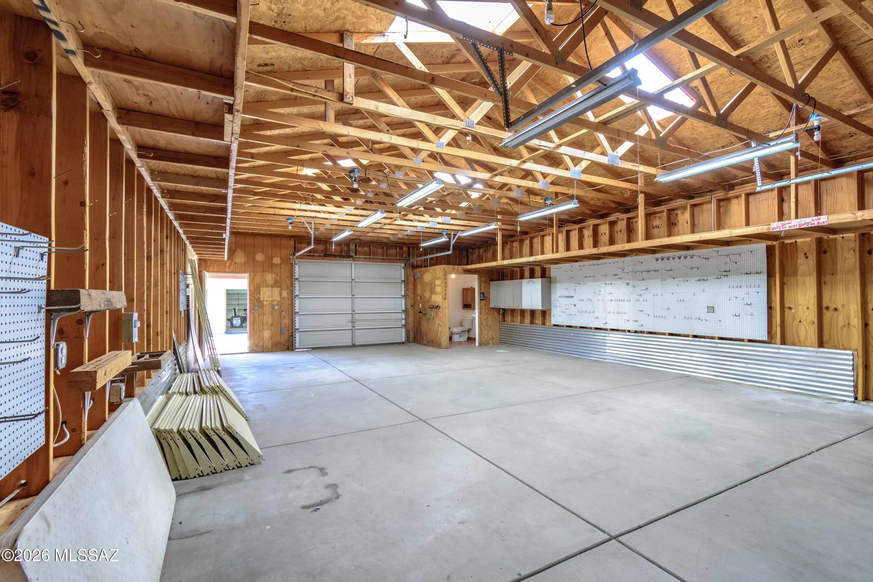 3002 West Oasis Road Tucson, AZ 85742 - Photo 43 of 49 Garage Long View 3002