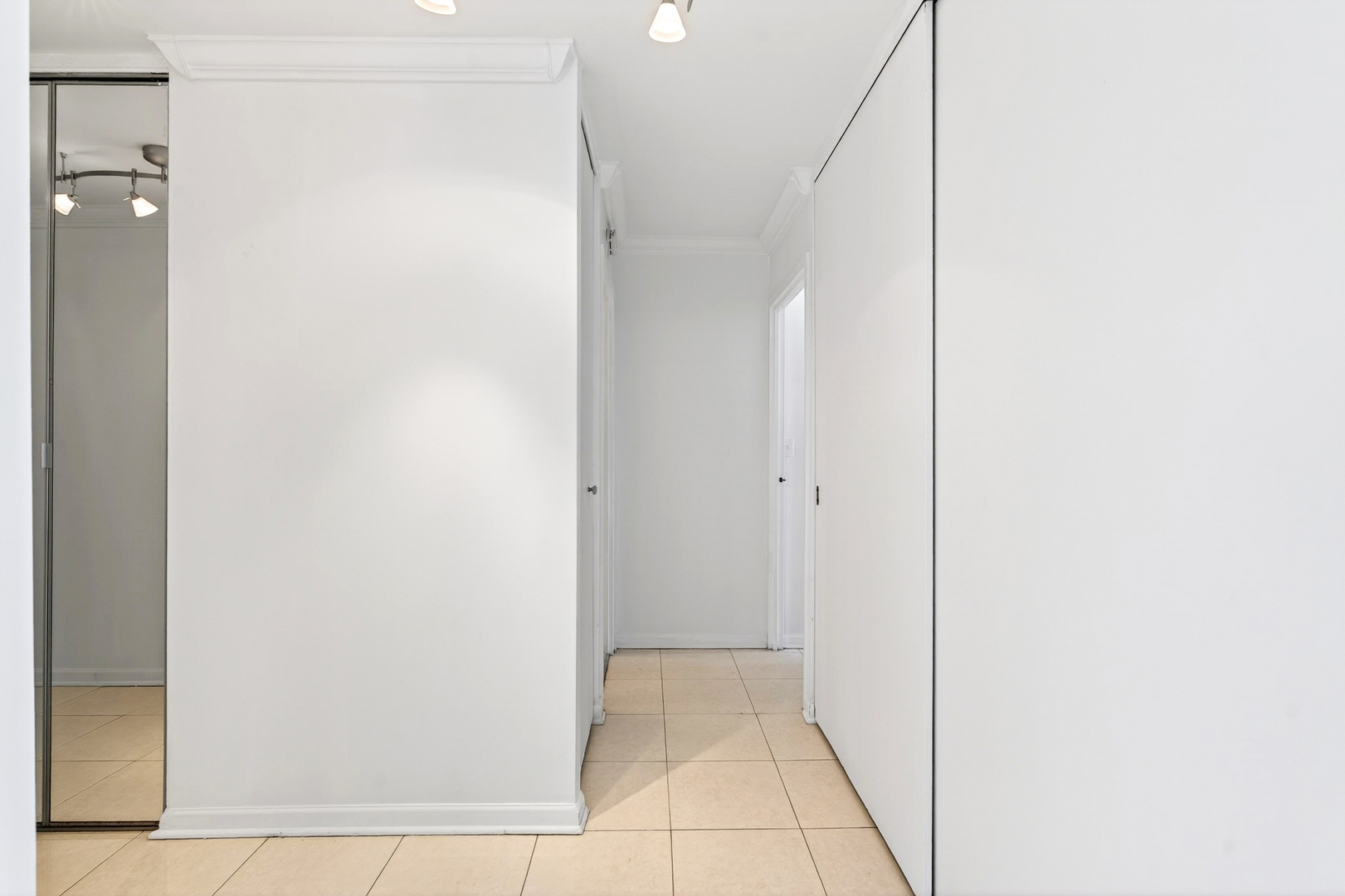6007 North Sheridan Road, Unit 11G Chicago, IL 60660 - Photo 21 of 38