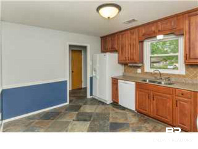 325 Syracuse Street Mobile, AL 36608 - Photo 4 of 21