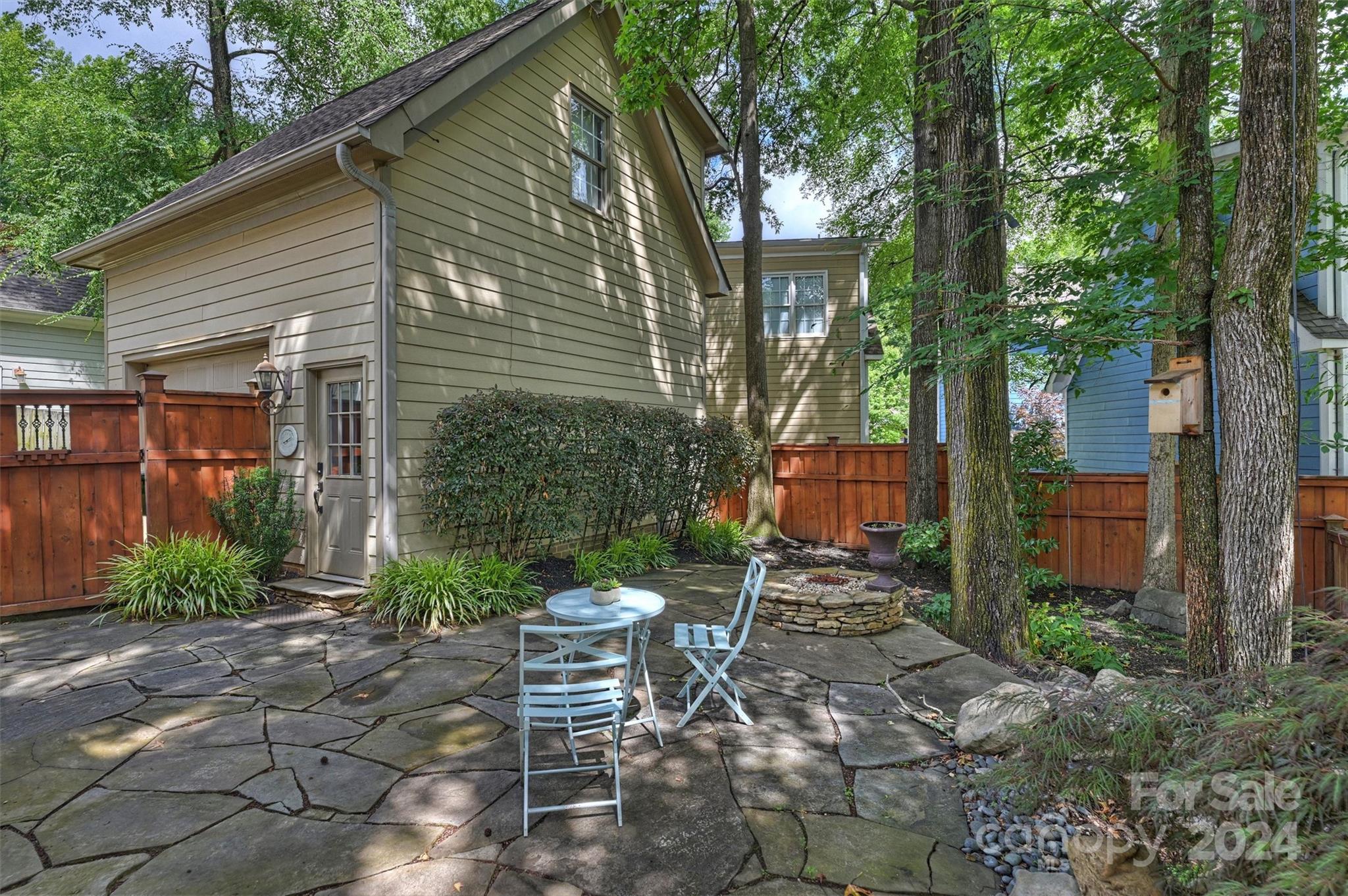 813 Millbrook Road Charlotte, NC 28211 - Photo 44 of 47 a backyard of a house with outdoor seating