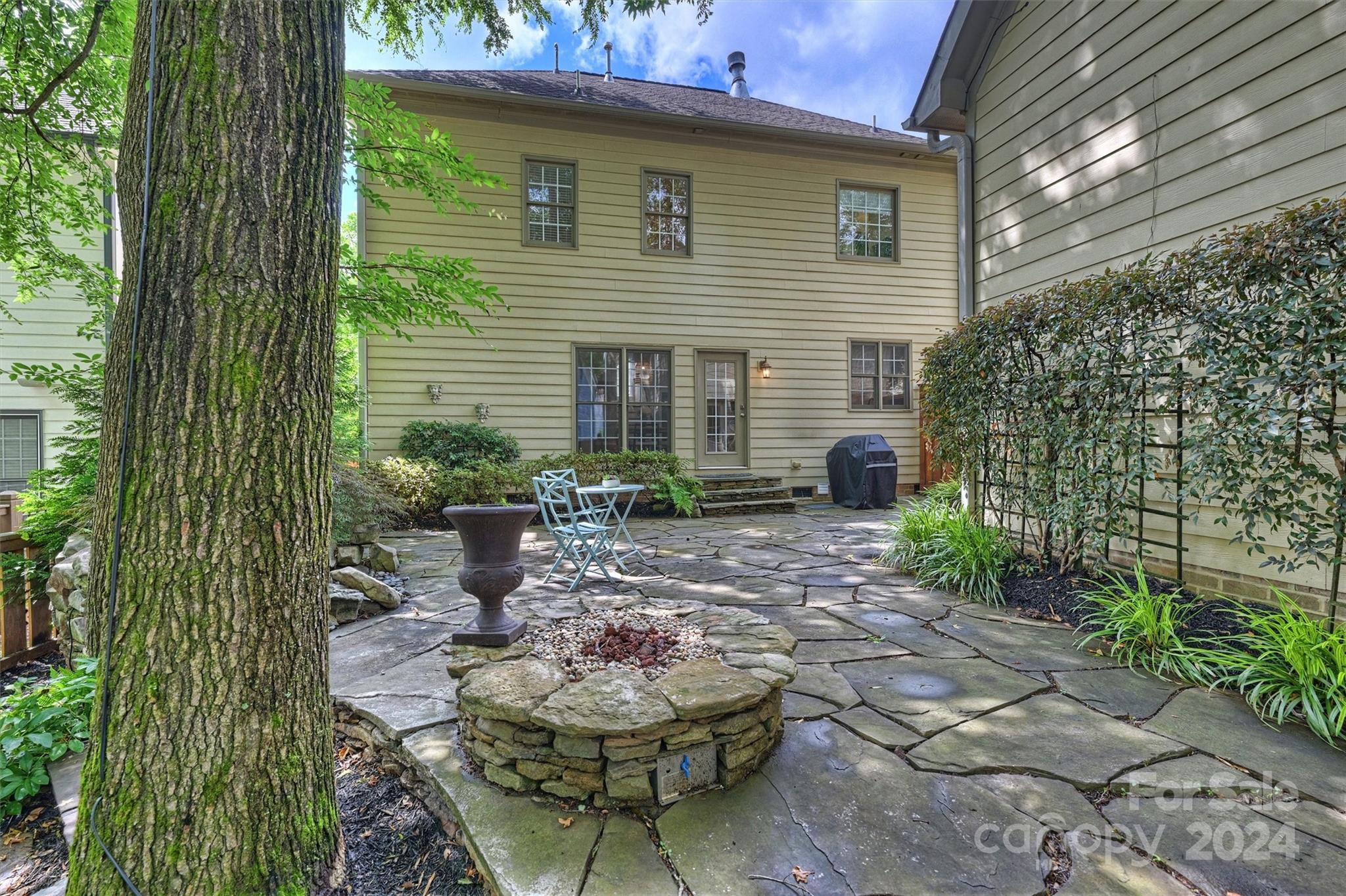813 Millbrook Road Charlotte, NC 28211 - Photo 47 of 47 a backyard of a house with seating space