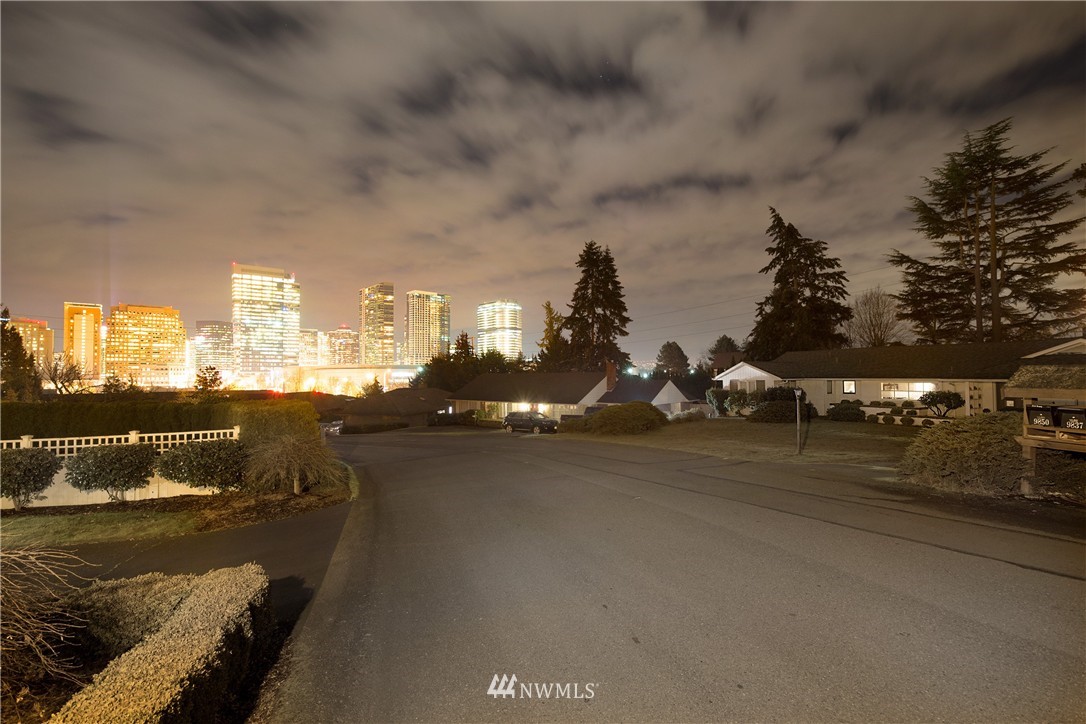 9827 Belfair Road Bellevue, WA 98004 - Photo 14 of 16 Gallery Image 14