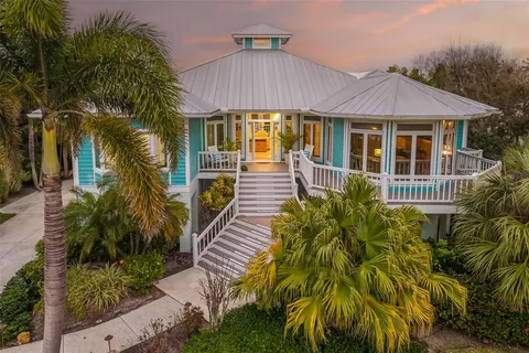 $2,295,000 | 746 Eagle Point Drive, Venice, FL 34285