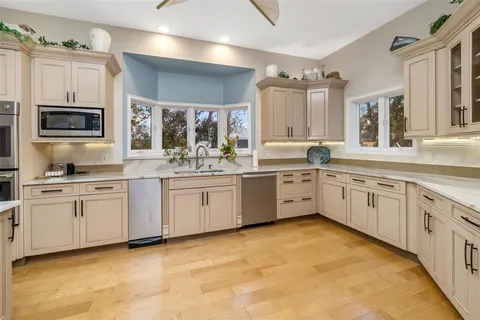 $2,295,000 | 746 Eagle Point Drive, Venice, FL 34285