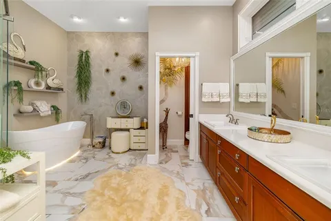 $2,295,000 | 746 Eagle Point Drive, Venice, FL 34285