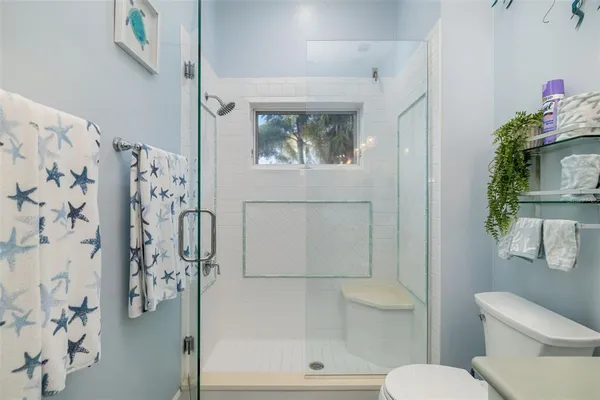 a view of a livingroom with furniture and a ceiling fan