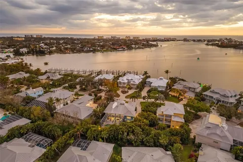 $2,295,000 | 746 Eagle Point Drive, Venice, FL 34285