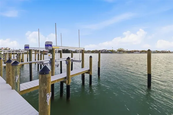 $2,295,000 | 746 Eagle Point Drive, Venice, FL 34285