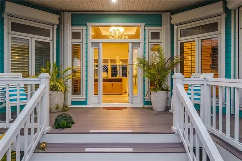 $2,295,000 | 746 Eagle Point Drive, Venice, FL 34285