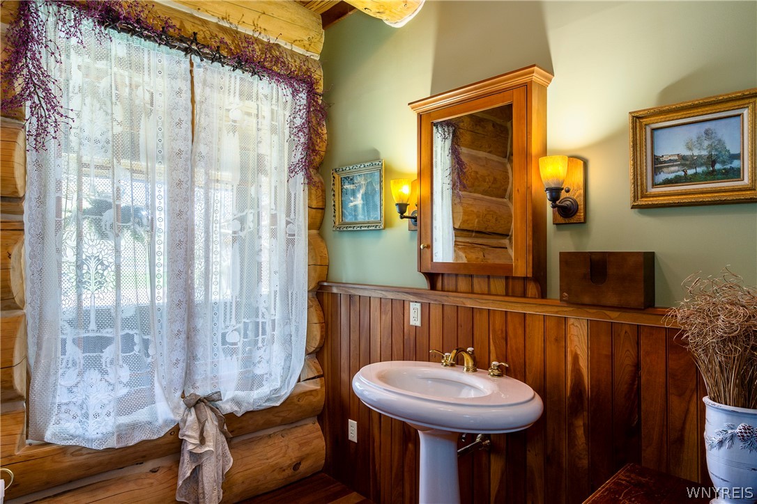 11522 Bixby Hill Road Freedom, NY 14009 - Photo 19 of 50 Powder room