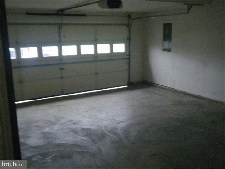 39 Riverside Road Dover, DE 19904 - Photo 3 of 13 Garage