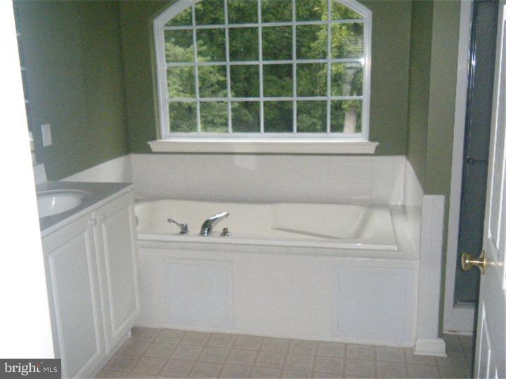 39 Riverside Road Dover, DE 19904 - Photo 9 of 13 Master Bathroom