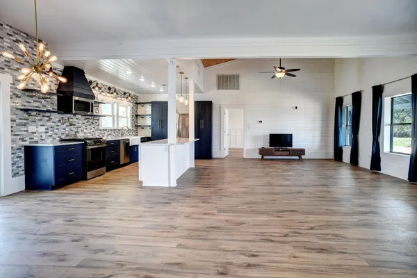 $760,000 | 4165 Pin Oak Road, Muldoon, TX 78949