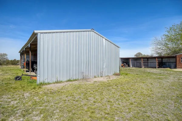 $760,000 | 4165 Pin Oak Road, Muldoon, TX 78949