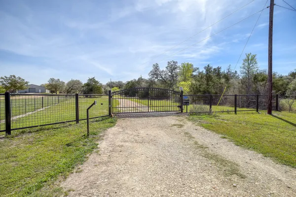$760,000 | 4165 Pin Oak Road, Muldoon, TX 78949
