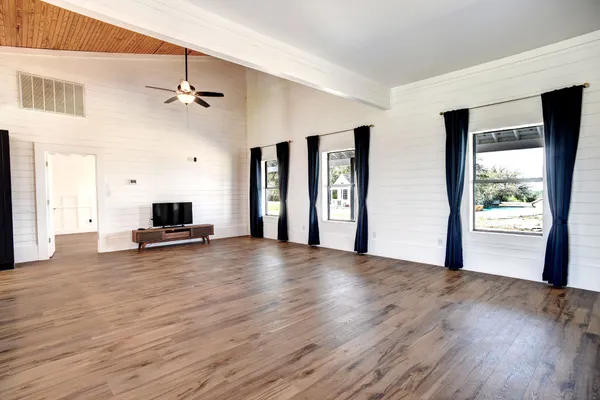 $760,000 | 4165 Pin Oak Road, Muldoon, TX 78949