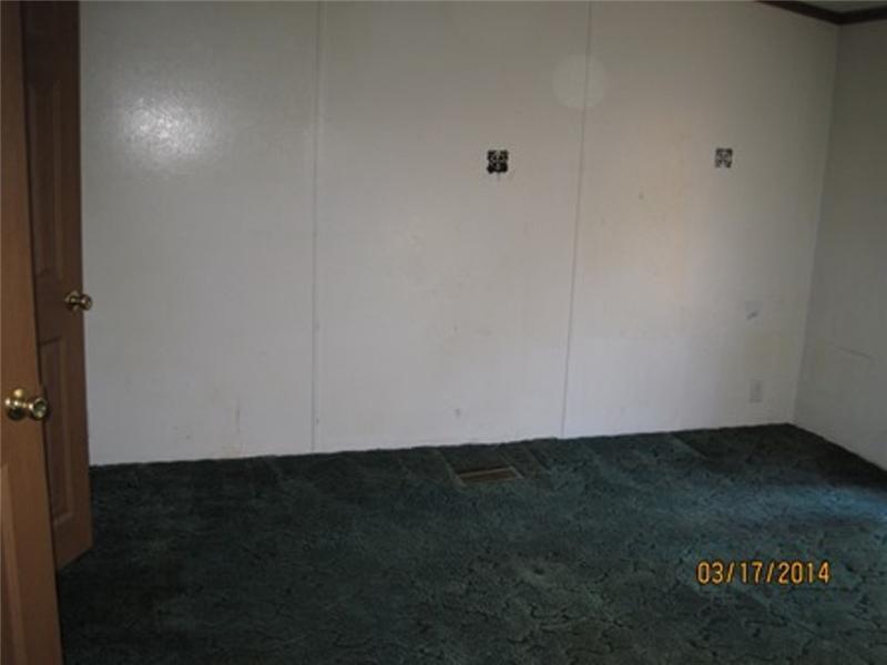 122 Pinewood Lane Butler, PA 16001 - Photo 5 of 10 Bedroom.