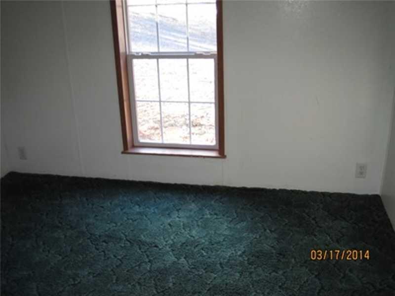 122 Pinewood Lane Butler, PA 16001 - Photo 7 of 10 Bedroom.