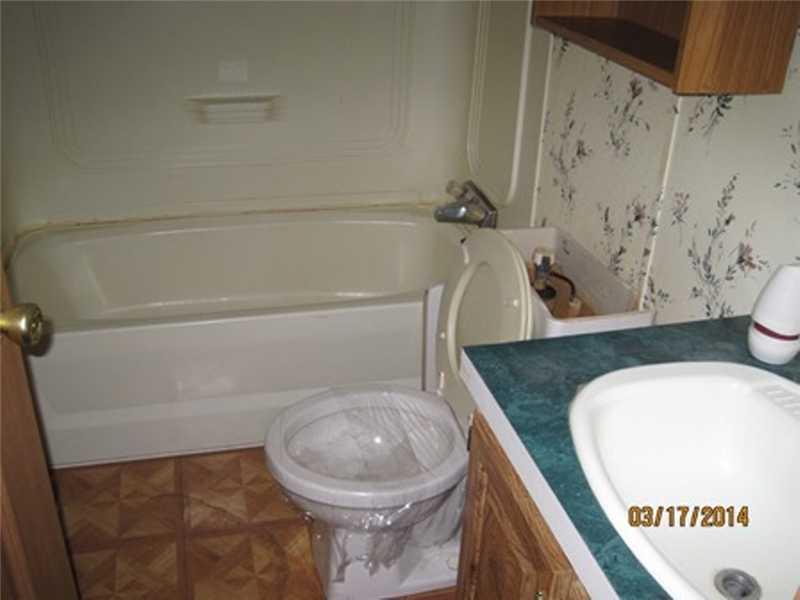 122 Pinewood Lane Butler, PA 16001 - Photo 8 of 10 Full Bath.