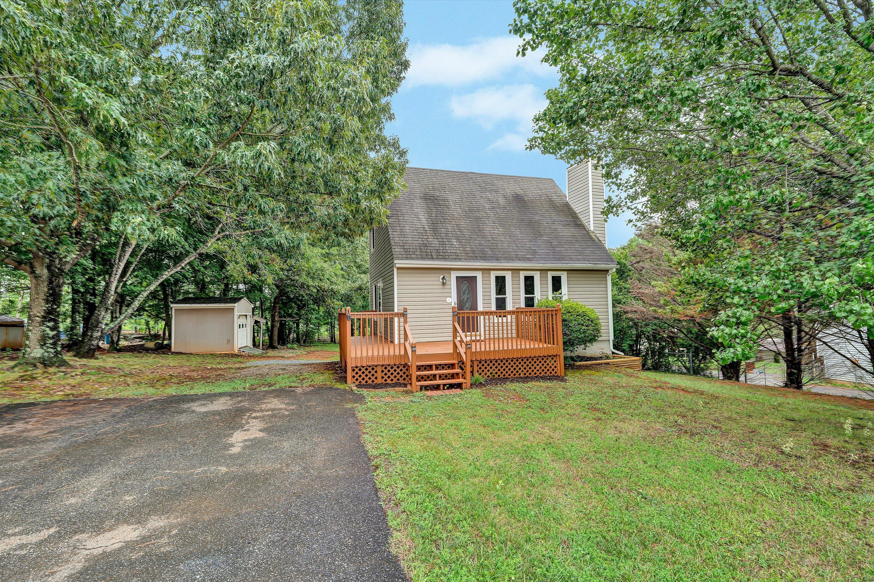 5110 Stewartsville Road Moneta, VA 24121 - Photo 2 of 24 02-DSC00058