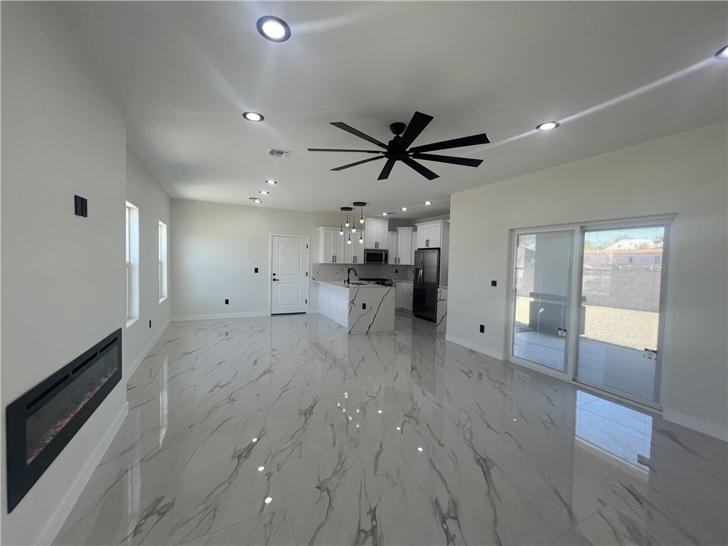 1675 Talc Road Bullhead City, AZ 86442 - Photo 22 of 65 Living Room