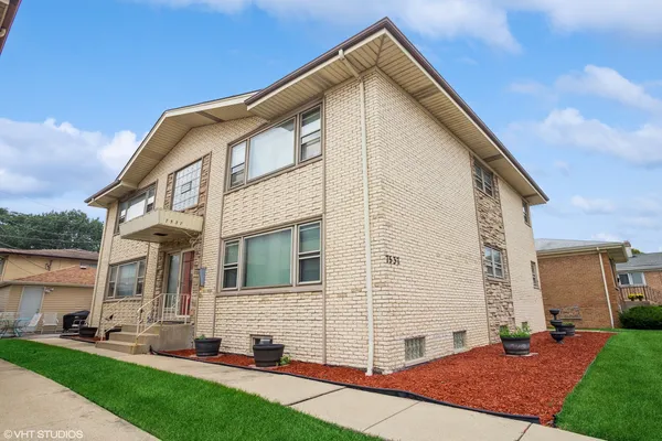 $1,550 | 7537 West Higgins Road, Unit 2S, Chicago, IL 60631