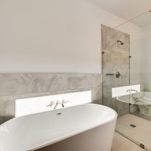 4337 Canal Street Dallas, TX 75210 - Photo 20 of 24 a bathroom with a sink and a bathtub