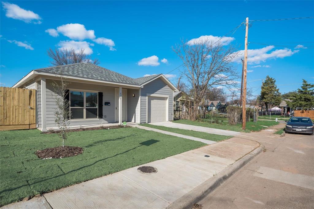 4337 Canal Street Dallas, TX 75210 - Photo 4 of 24 a view of a house with backyard and porch