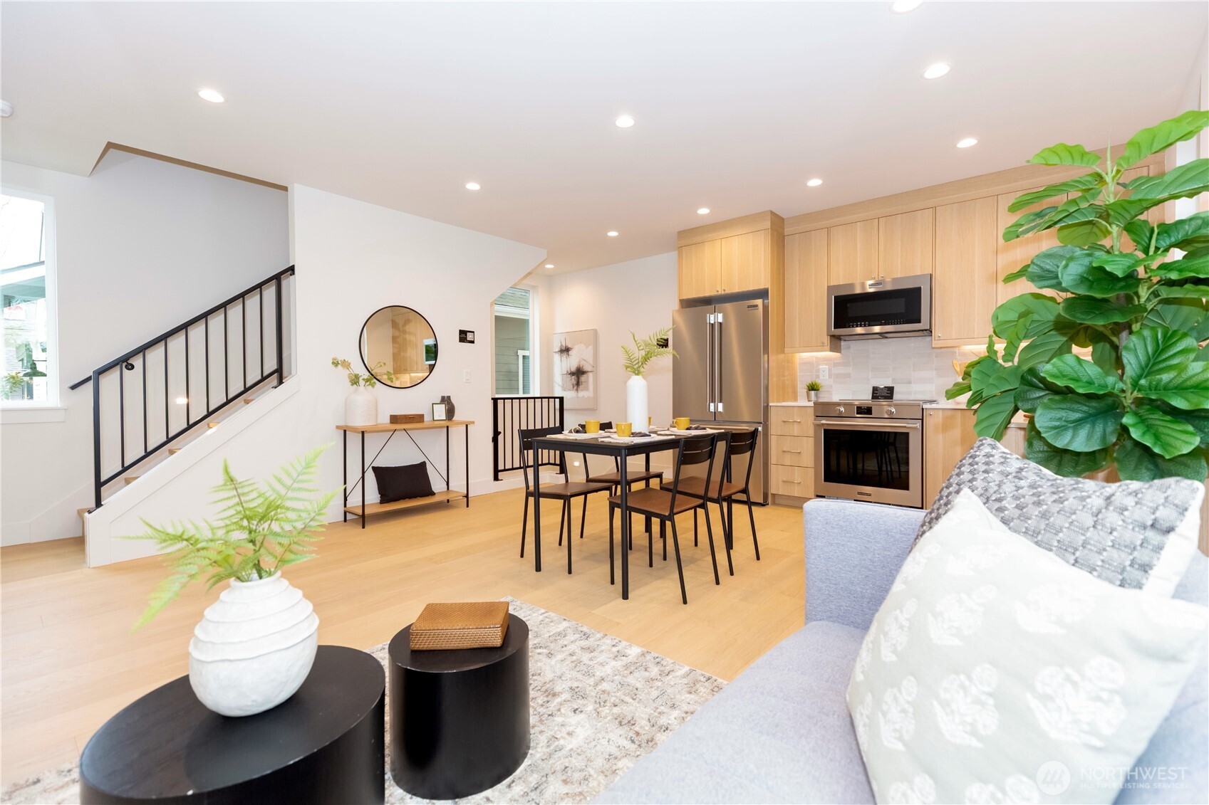 1530 25th Avenue, Unit B Seattle, WA 98122 - Photo 2 of 19