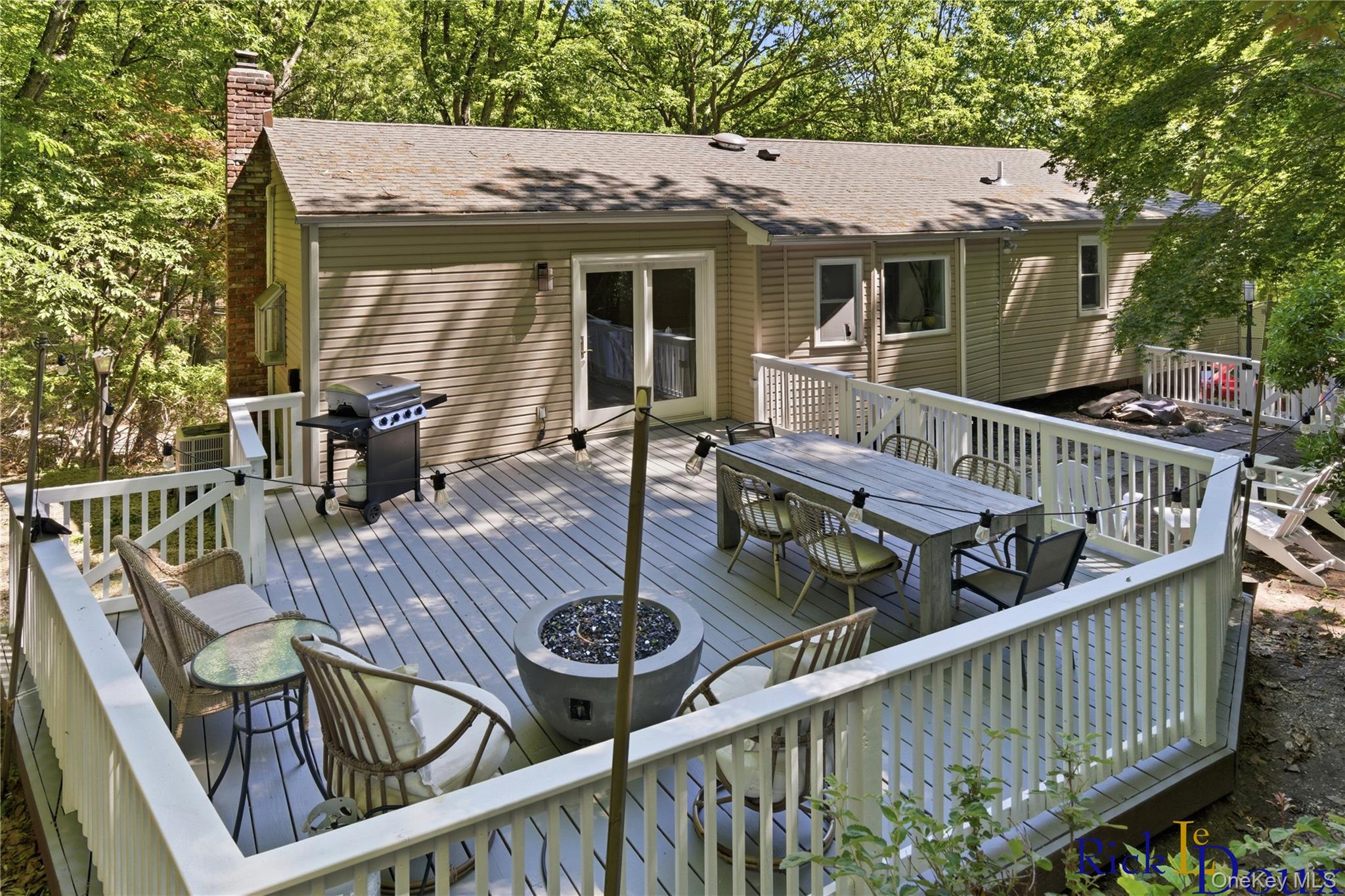 223 Old Post Road Port Jefferson, NY 11777 - Photo 27 of 30