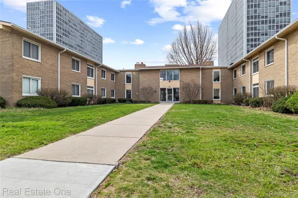 $37,400 | 1550 Cherboneau Place, Unit 221, Detroit, MI 48207