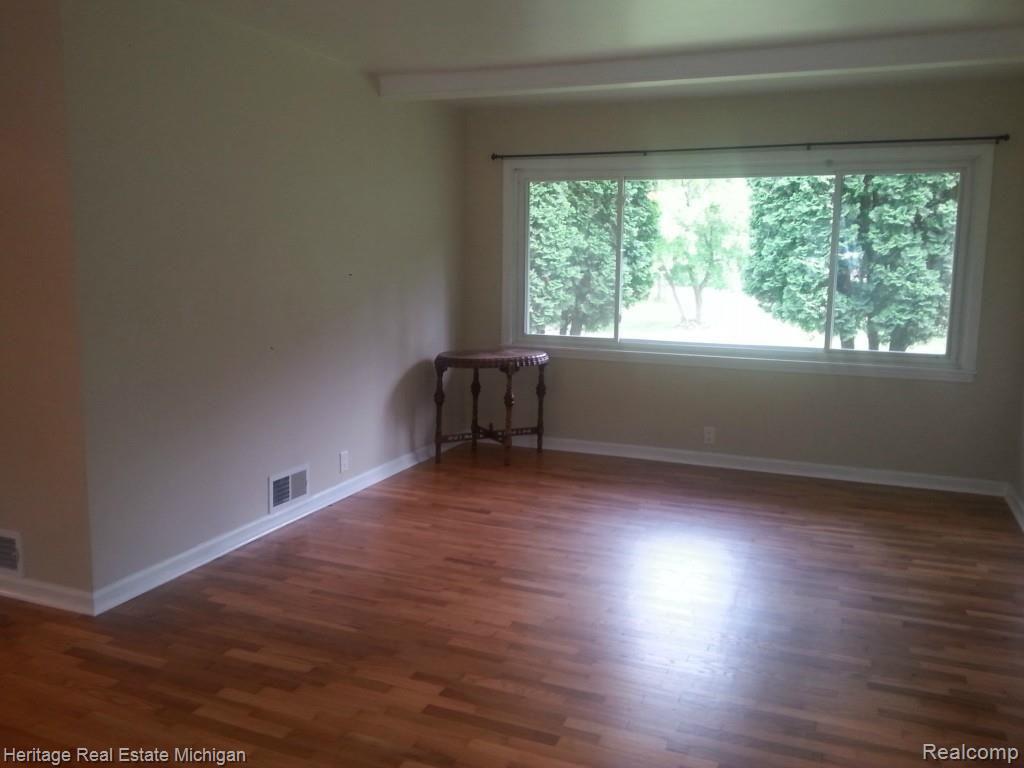 1375 Dauner Road Fenton, MI 48430 - Photo 4 of 22 dauner 090.jpg