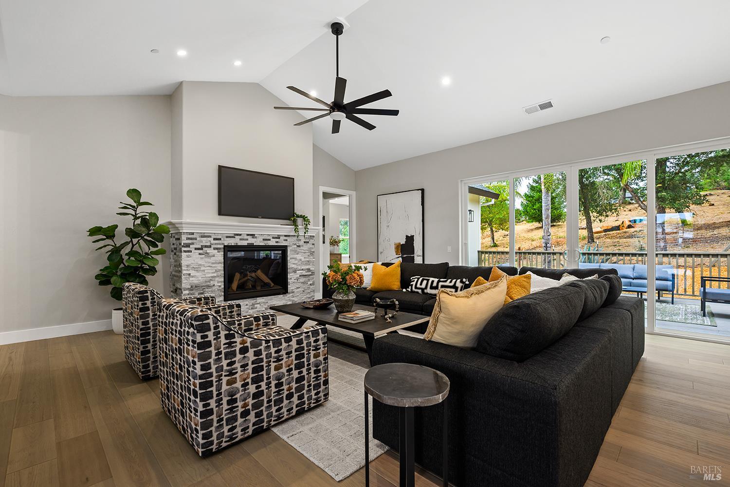 2016 Eagle Court Santa Rosa, CA 95403 - Photo 9 of 46 Gallery Image 9