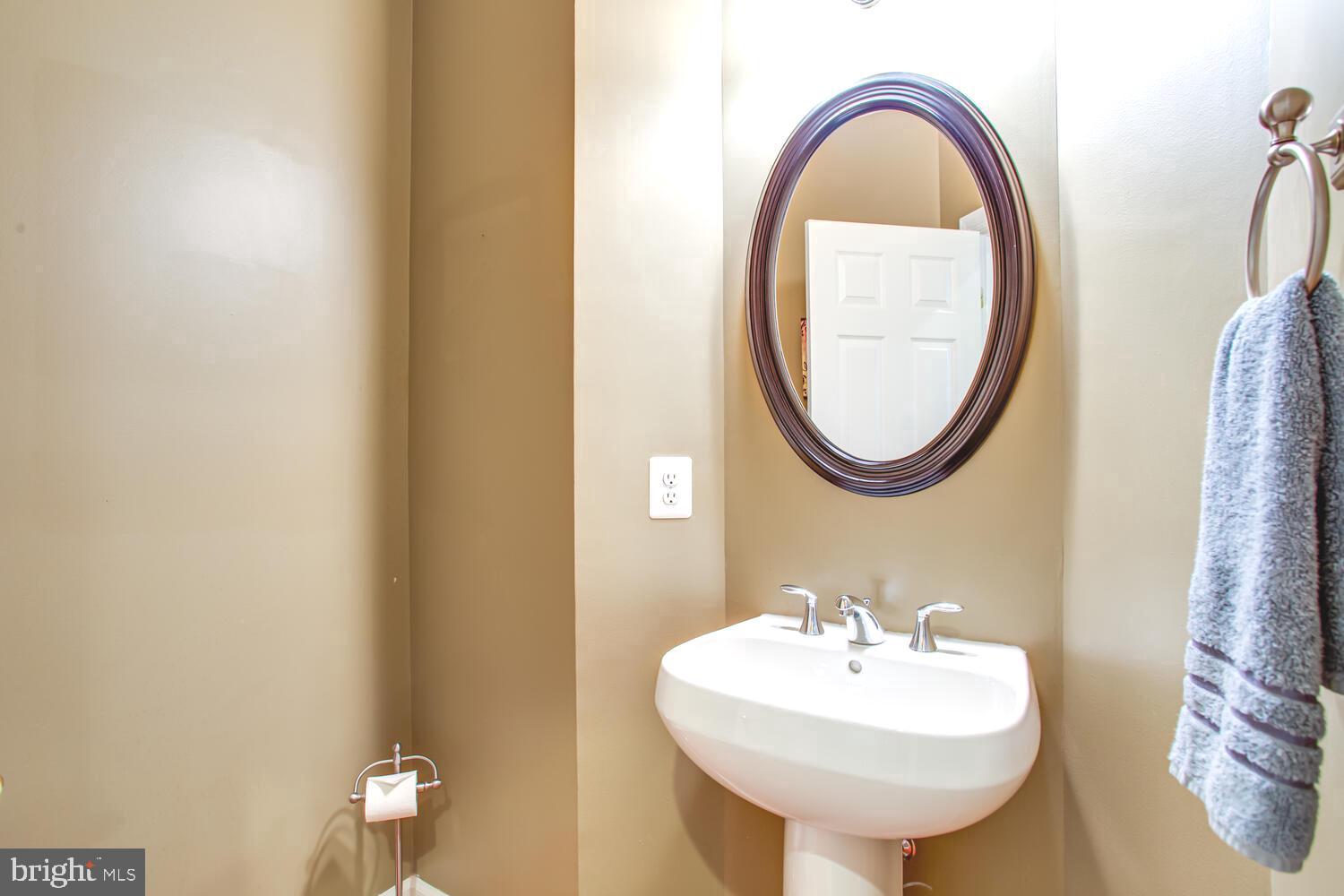 3403 Logstone Drive Triangle, VA 22172 - Photo 30 of 66 a bathroom with a sink and a mirror