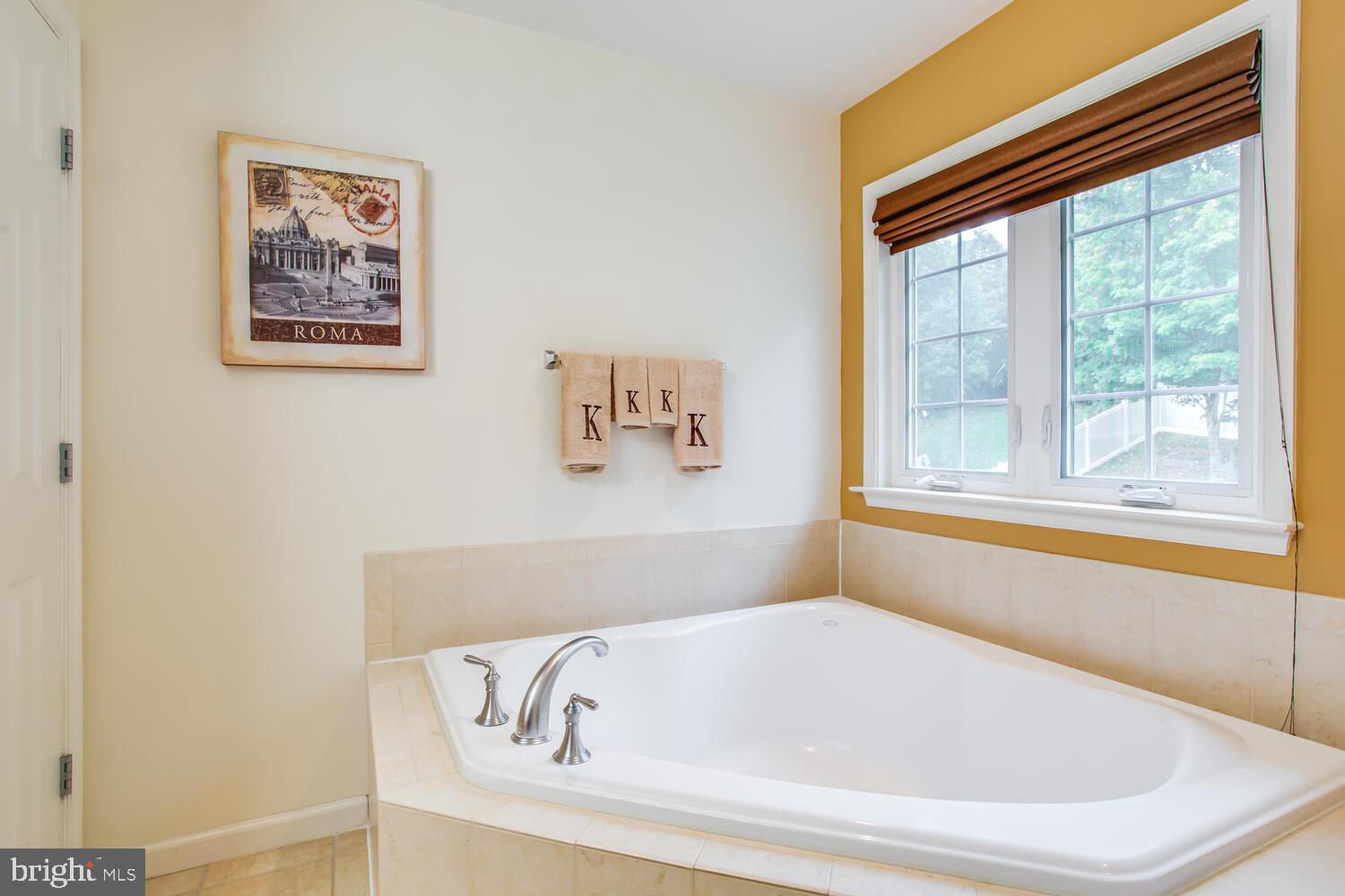 3403 Logstone Drive Triangle, VA 22172 - Photo 37 of 66 a bathroom with bathtub and window