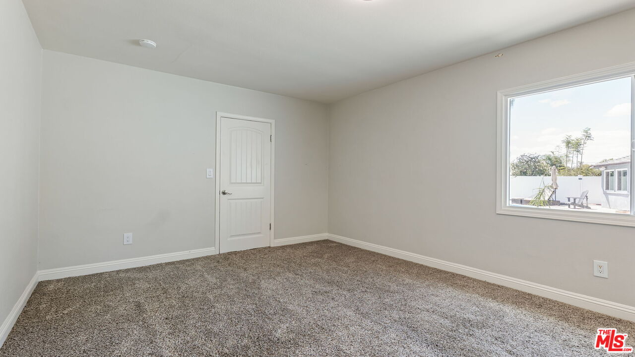369 East Van Koevering Street Rialto, CA 92376 - Photo 25 of 55