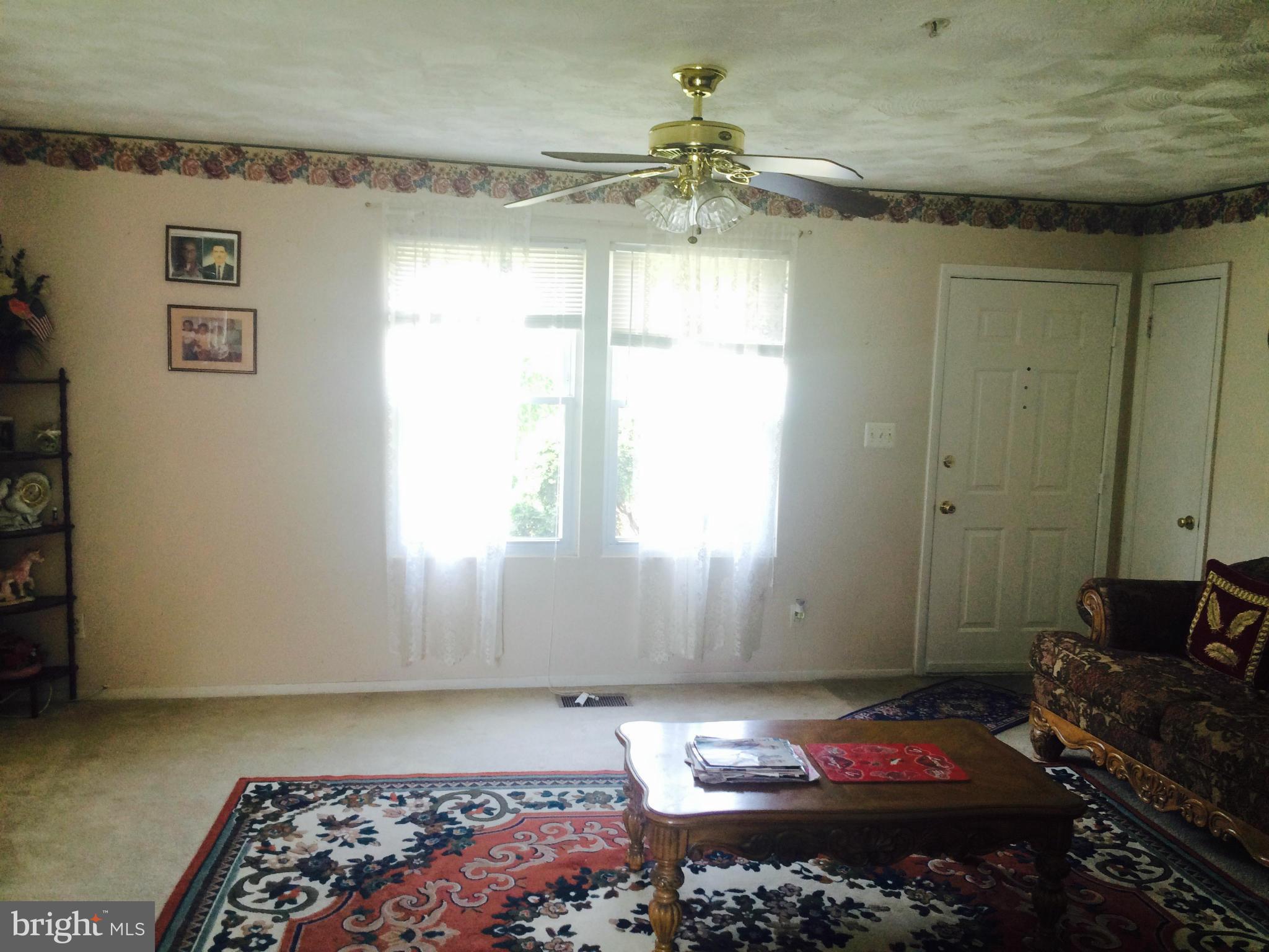 1223 Chillum Road Hyattsville, MD 20782 - Photo 4 of 20 Living Room