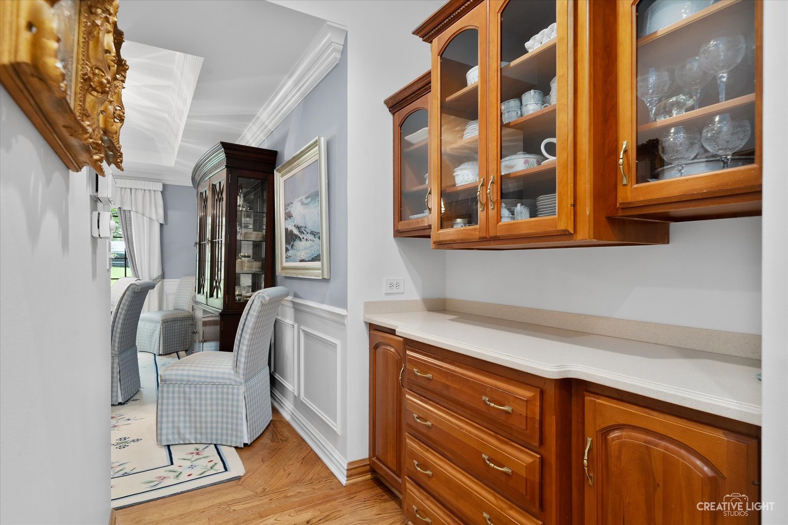 3293 Oak Knoll Road Carpentersville, IL 60110 - Photo 15 of 44 a view of entryway with furniture and wooden floor