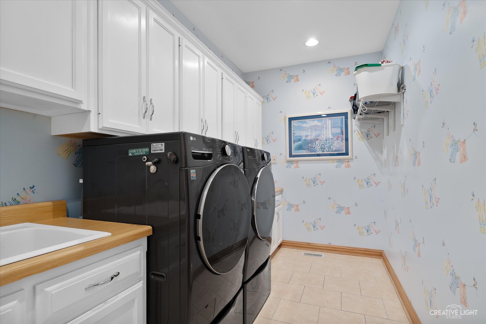 3293 Oak Knoll Road Carpentersville, IL 60110 - Photo 17 of 44 a utility room with dryer and washer