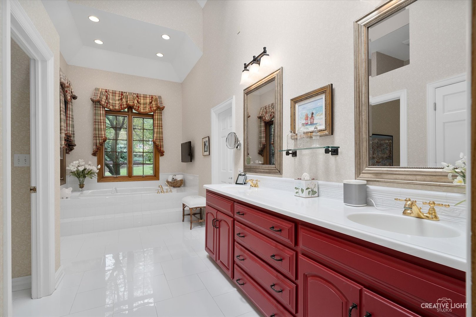 3293 Oak Knoll Road Carpentersville, IL 60110 - Photo 20 of 44 a spacious bathroom with a double vanity sink a large mirror and a bathtub