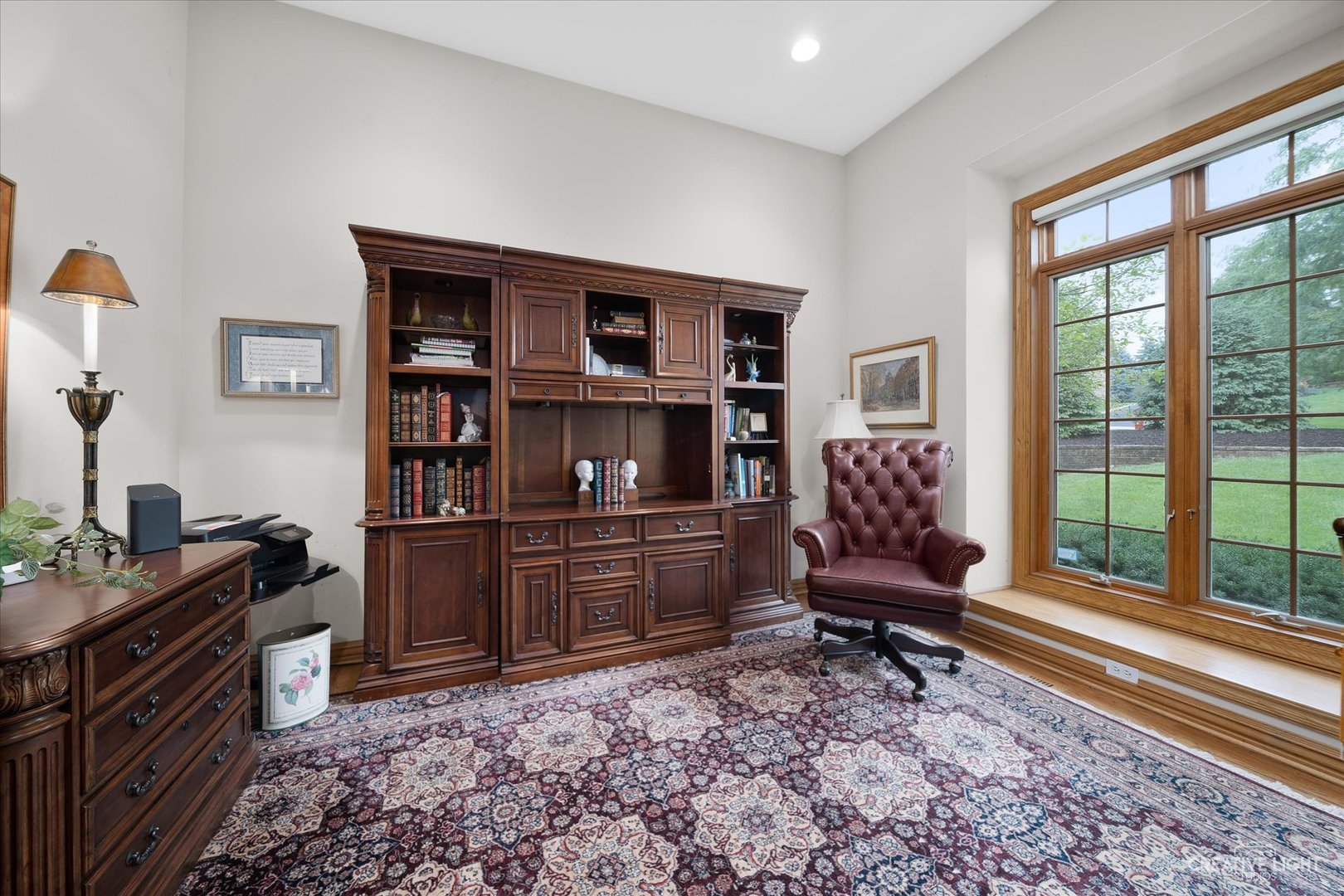 3293 Oak Knoll Road Carpentersville, IL 60110 - Photo 3 of 44 a room with furniture and a window