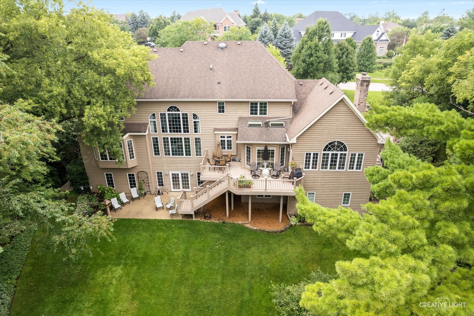3293 Oak Knoll Road Carpentersville, IL 60110 - Photo 42 of 44 an aerial view of a house with table and chairs