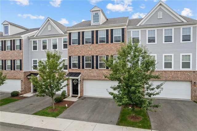 $394,900 | 216 Faulk Drive, Warrendale, PA 15086