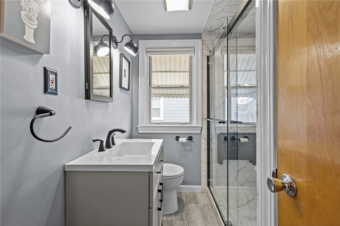 28 Corrente Avenue Pawtucket, RI 02861 - Photo 4 of 37