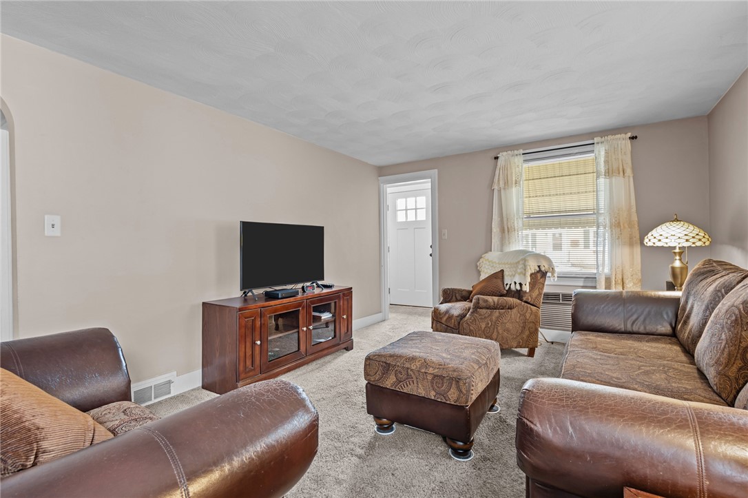 28 Corrente Avenue Pawtucket, RI 02861 - Photo 7 of 37