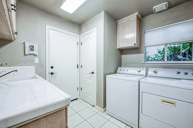 $600,000 | 3077 West Pembrook Loop, Fresno, CA 93711