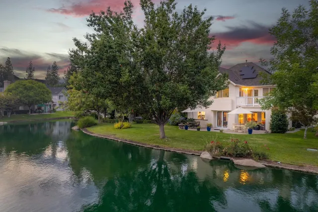 $600,000 | 3077 West Pembrook Loop, Fresno, CA 93711