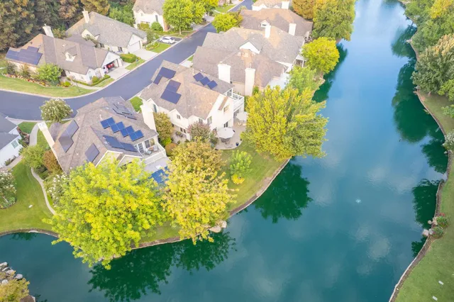 $600,000 | 3077 West Pembrook Loop, Fresno, CA 93711