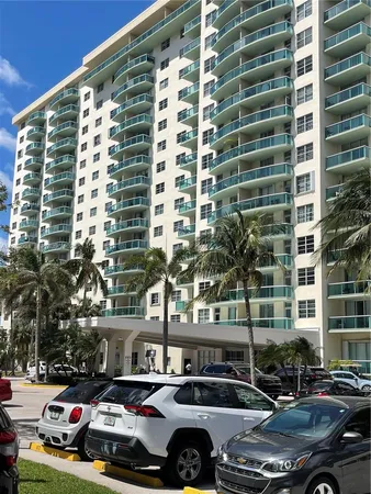 $2,450 | 19390 Collins Avenue, Unit 1405, Sunny Isles Beach, FL 33160